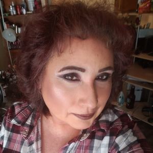 Meet your Posher, Elaine